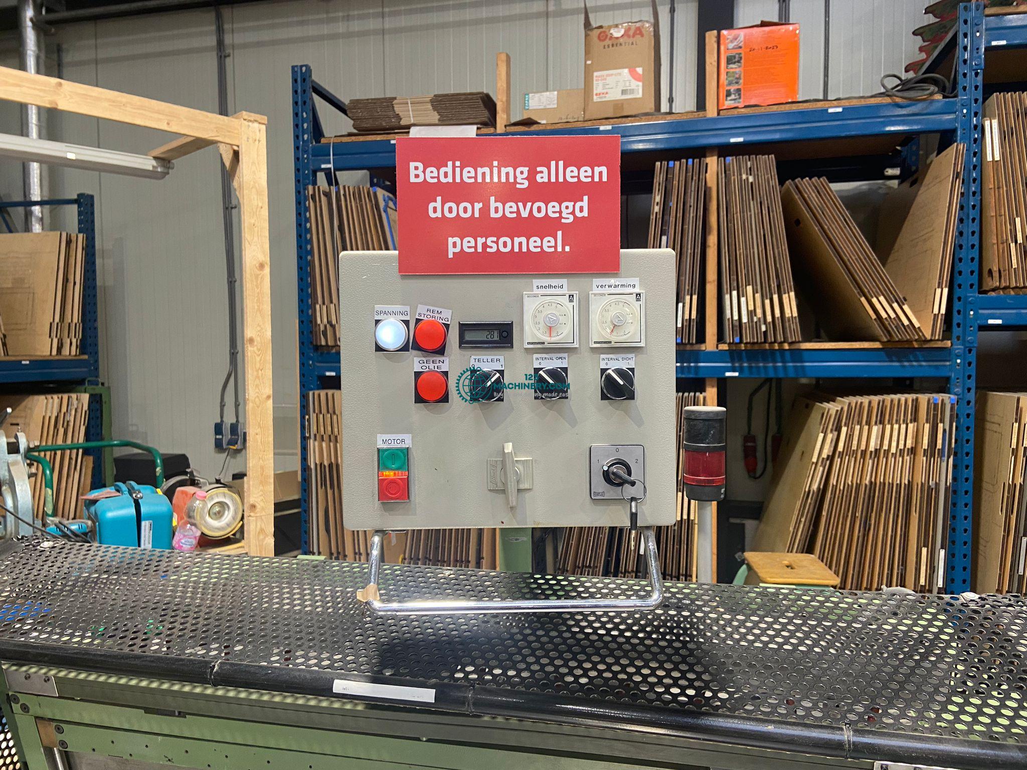 Clamshell die cutters